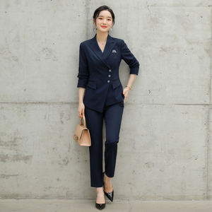云端上的时尚符号 空姐职业服的美学与使命